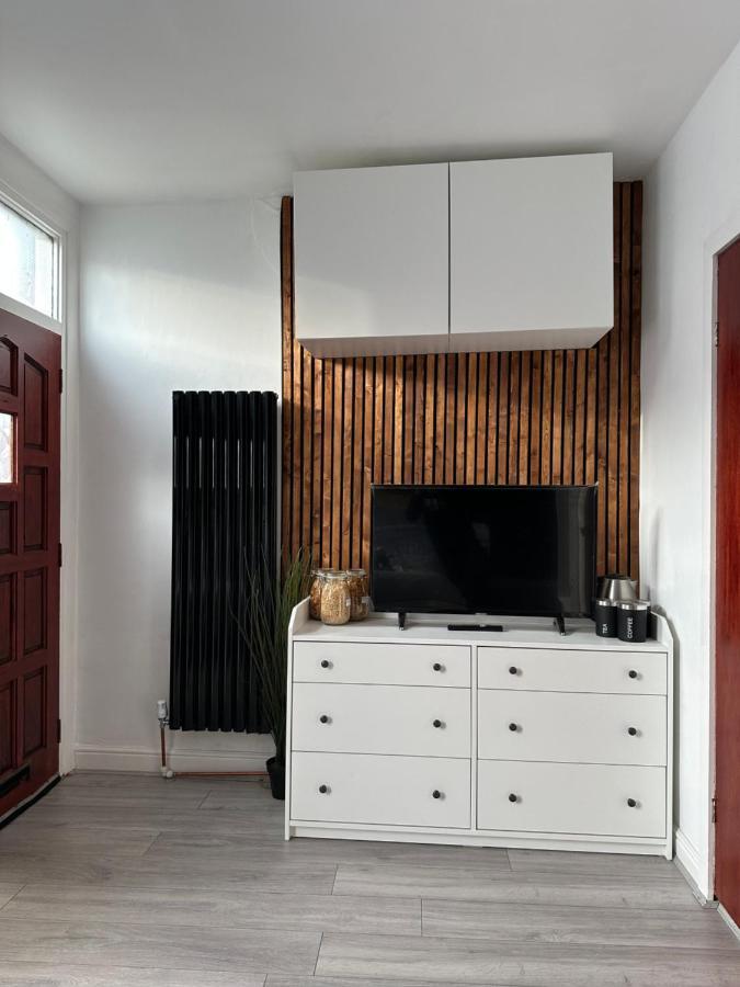 Modern En Suite Bedroom Close To City Centre Leeds  Buitenkant foto