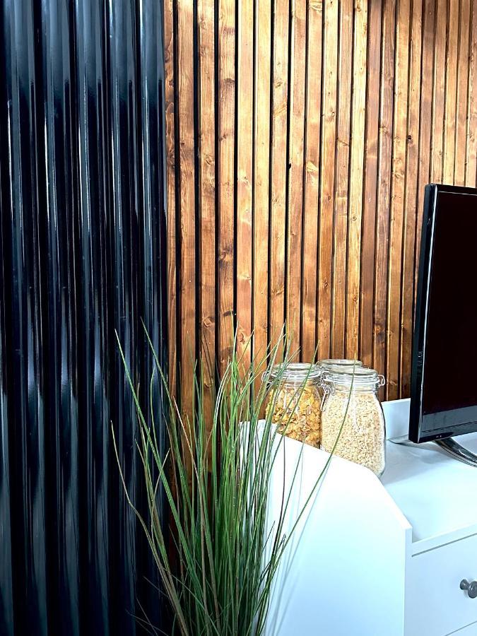 Modern En Suite Bedroom Close To City Centre Leeds  Buitenkant foto
