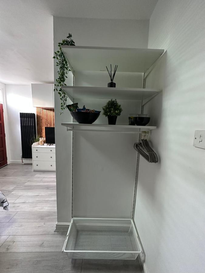 Modern En Suite Bedroom Close To City Centre Leeds  Buitenkant foto